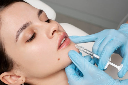 The Integration of Peptide Technology in Hydrating Lip Treatments