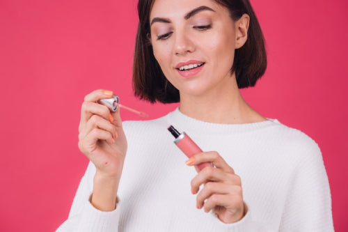 Lip Oils as Versatile Additions to Simplified Makeup Approaches