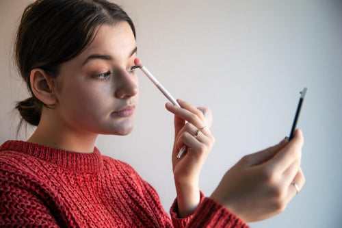 Professional Perspectives on Lightweight Lip Finishes for Daily Use