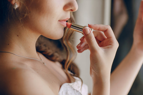 Lightweight Lip Oils Address Consumer Demand for Comfort