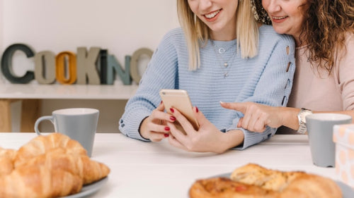 Group Discussions on Facebook Exchange Advice on Gluten-Free Lip Options