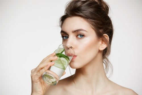 Balancing Refreshment and Hydration in Mint Lip Products