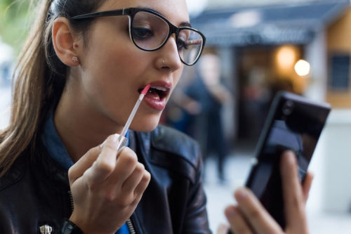 Consumer Demand Drives Non-Sticky Lip Gloss Innovations