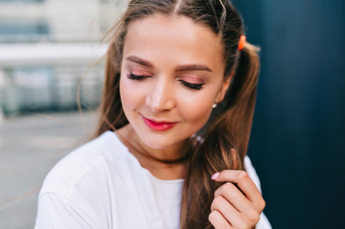 Why Natural Shine Is Popular in Modern Makeup