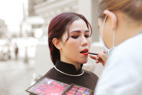 What Makes Glossy Lip Looks Suitable for All Ages