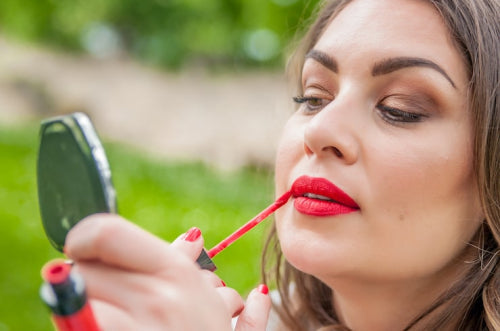 Vegan Lip Gloss vs Traditional Lip Gloss What to Know