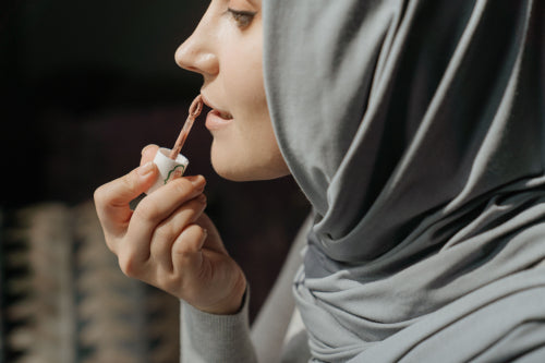 What Makes Lip Scrubs Useful Before Gloss Application