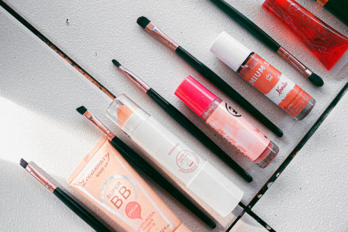 What Makes Non-Sticky Lip Gloss Suitable for Daily Wear