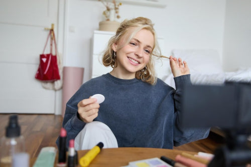 Gloss That Lasts How to Make It Work All Day