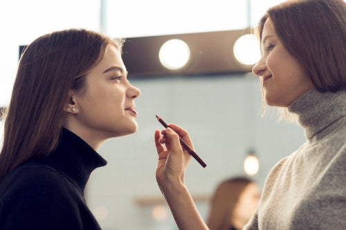 How Professional Makeup Artists Are Influencing the Shift Toward Natural-Finish Cosmetics