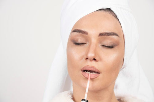 How Peptide-Infused Lip Treatments Address Fine Lines Naturally