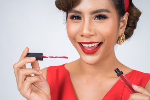 The Popularity of High-Shine, Non-Sticky Lip Gloss Formulas