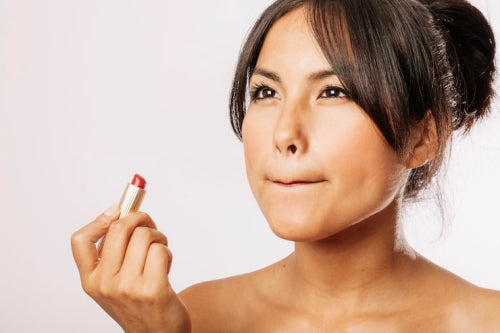 The Role of Ceramides and Peptides in Sensitive Lip Care